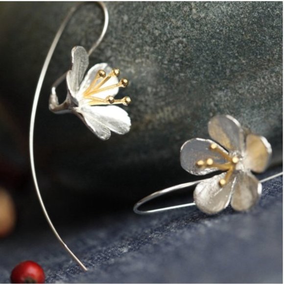 Beautiful 925 S Silver Flower long Earrings - Picture 2 of 16